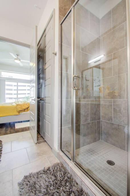 Best 5* Luxury Living Downtown Kingbed Suite Хьюстон Экстерьер фото